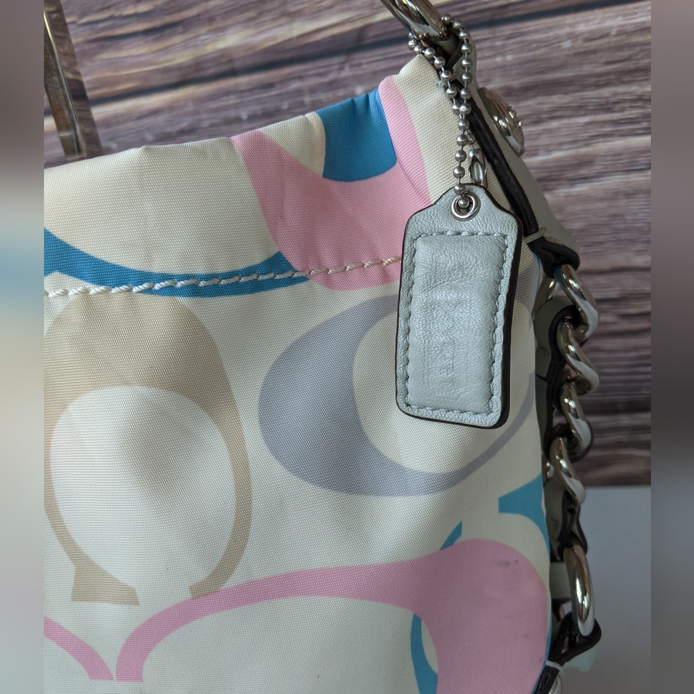 🌺Coach Carly Optic Signature Hobo bag in a multicolored pattern. - Picture 5 of 11